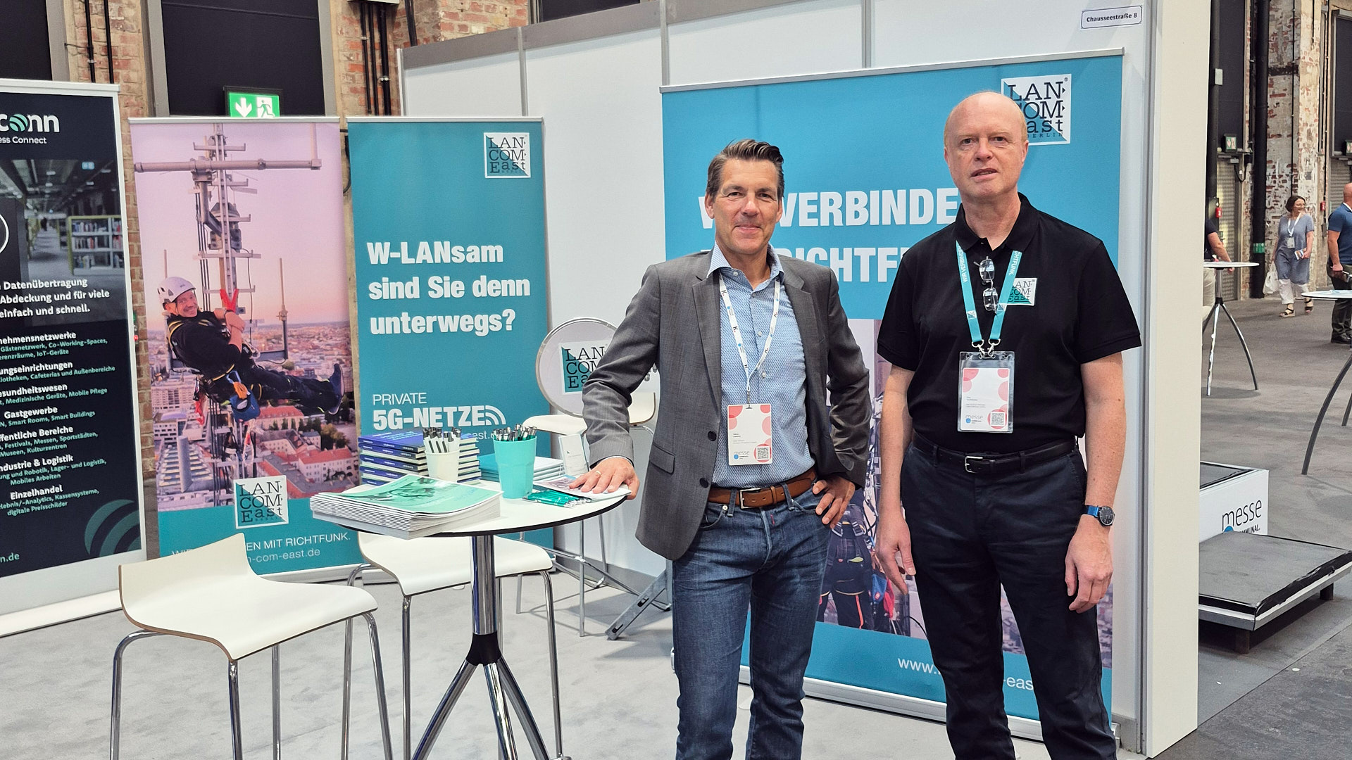 Kommunal 2025: Jörg Teichfischer von LAN-COM-East am gemeinsamen Messestand Tobias Ladewig von Compart