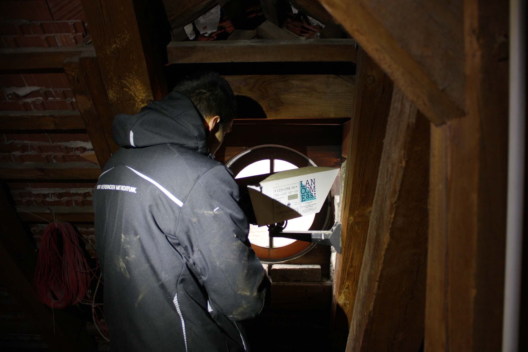 Optischer Richtfunk: Hier wird gerade unsere letzte Strecke demontiert.